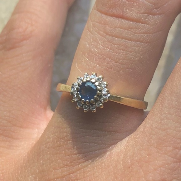 Sapphire Diamond Halo Round Yellow Gold Vintage Ring - Picture 7 of 11